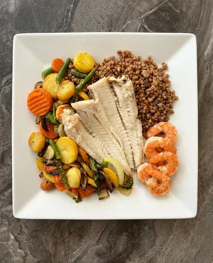 Гречка, креветки та хек