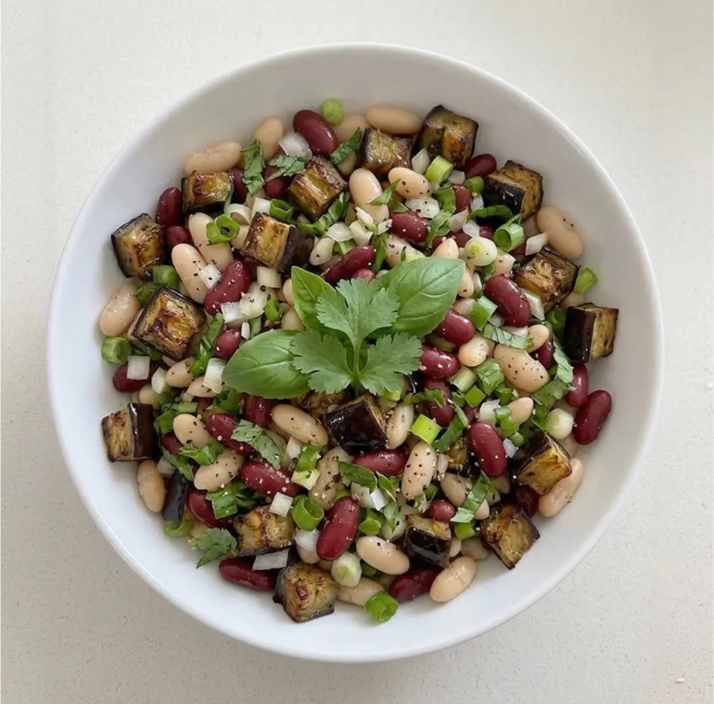 Салат із квасолею та баклажанами