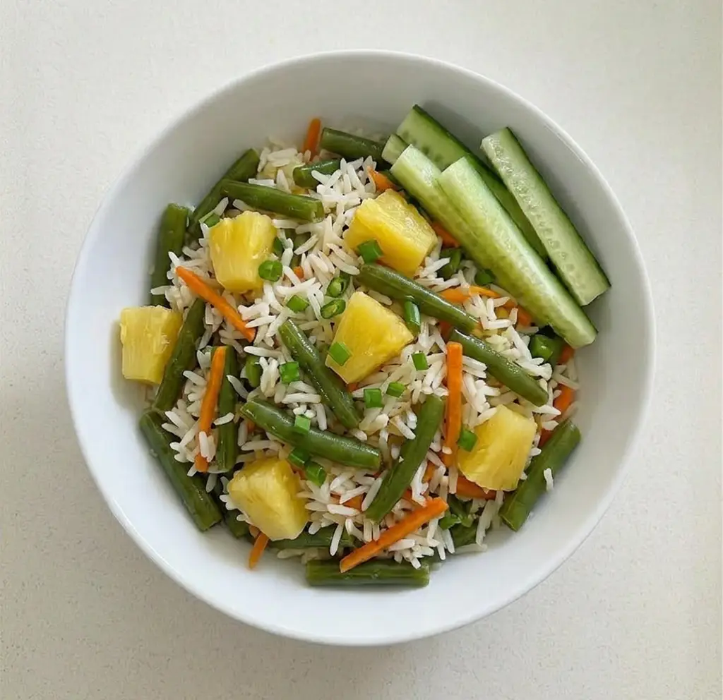 Рис з квасолею і ананасами