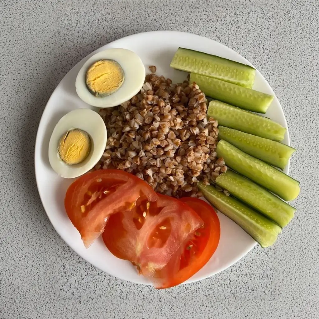 Гречка, яйце, овочі